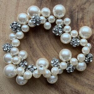 Timeless glamour RMN Vintage Faux Pearls & Rhinestone Beaded Stretchy Braclett